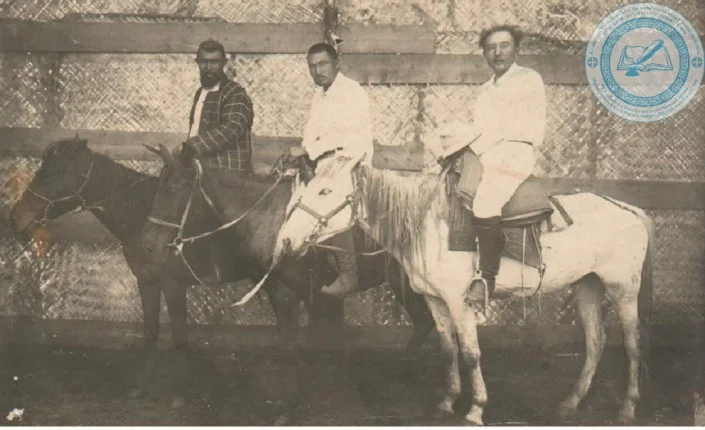  Ilyas Zhansugurov, Mukhtar Auezov and their friend on horseback/Central State Archive