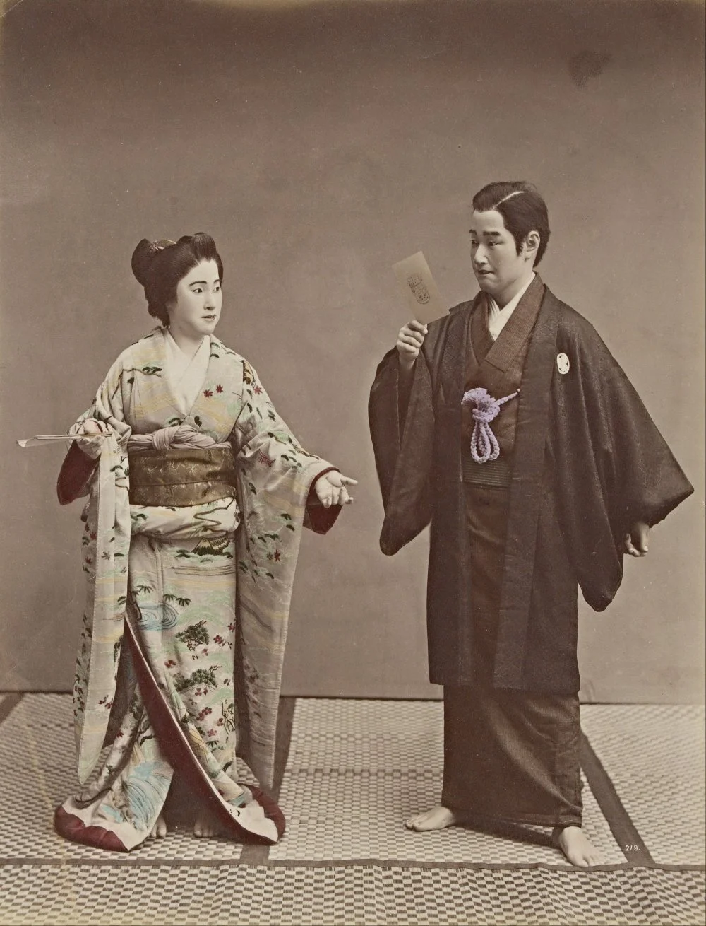 Әйел мен еркектің кимоносы. 1890 жыл/Wikimedia commons