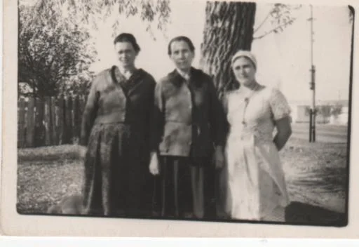 photo 4. Sisters Irina Kanibolotskaya (Koshelets) and Evdokia Raida (Koshelets)