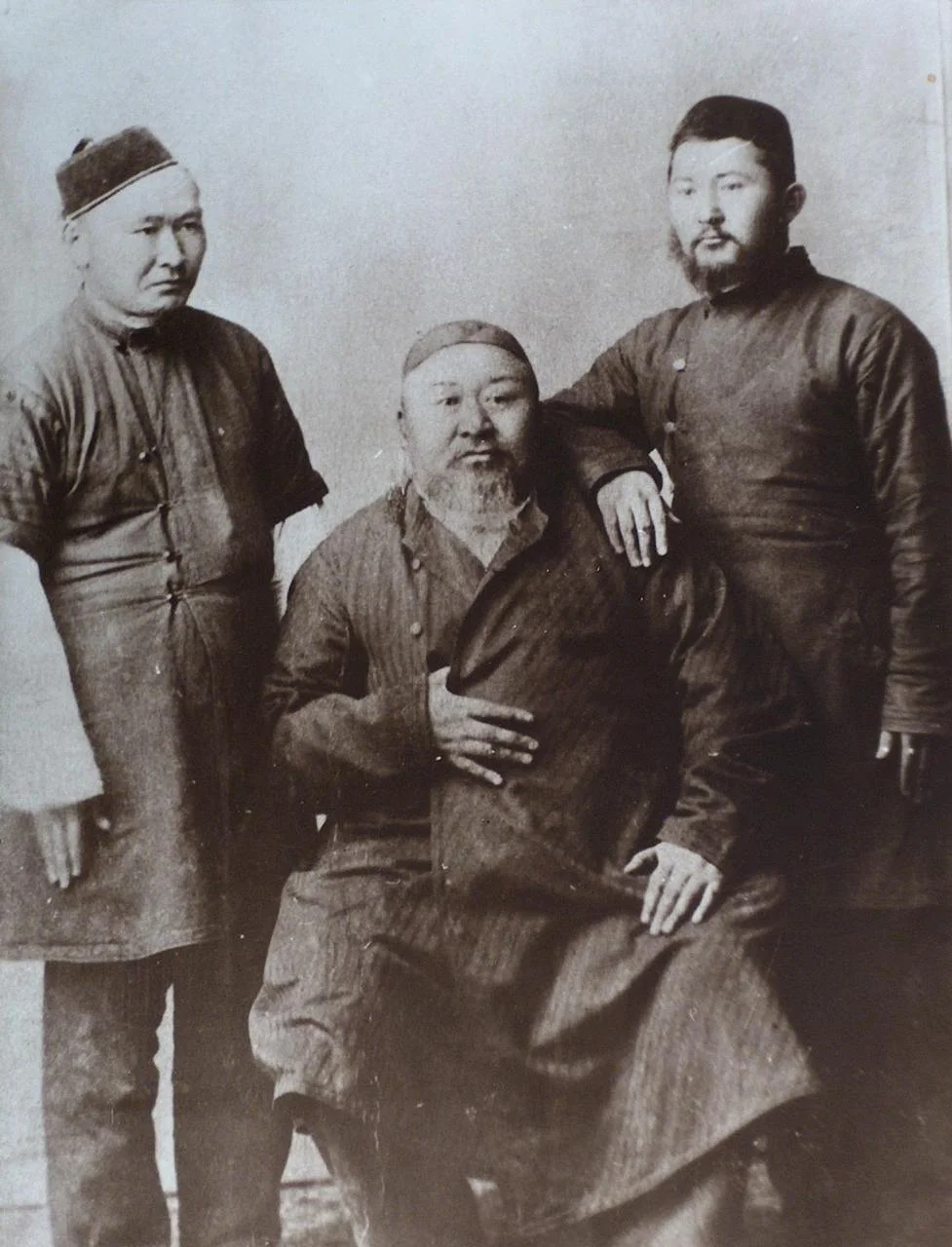Акылбай Абайулы, Абай Кунанбайулы, Турагул Абайулы. Семей. 1896 год / Государственный историко-культурный и литературно-мемориальный музей-заповедник Абая «Жидебай-Бөрілі»