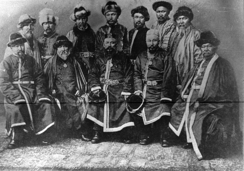 Казахская знать: Таттимбет стоит второй слева. 1862 год / Из открытых источников