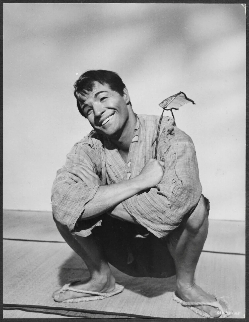 Американдық актер Марлон Брандо Сакини рөлінде. «Шай ішу рәсімі» фильмі/Silver Screen Collection/Getty Images