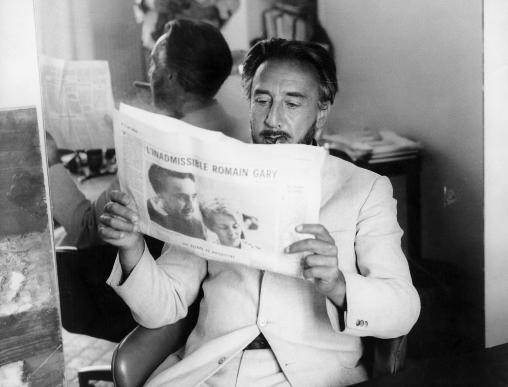 Romain Gary reads a newspaper/Getty Images