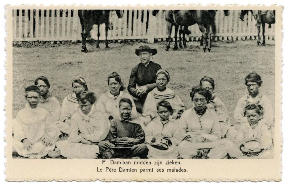 Father Damien, A Catholic Missionary And Priest, With The Kalawao Girls Choir At The Leprosy Colony On The Island Of Molokaʻi, Hawaii In The 1870s/Alamy