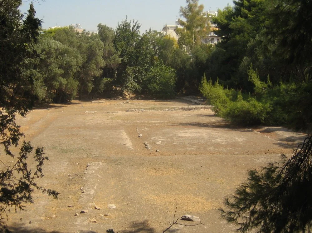Место раскопок Афинской Академии/Wikimedia commons