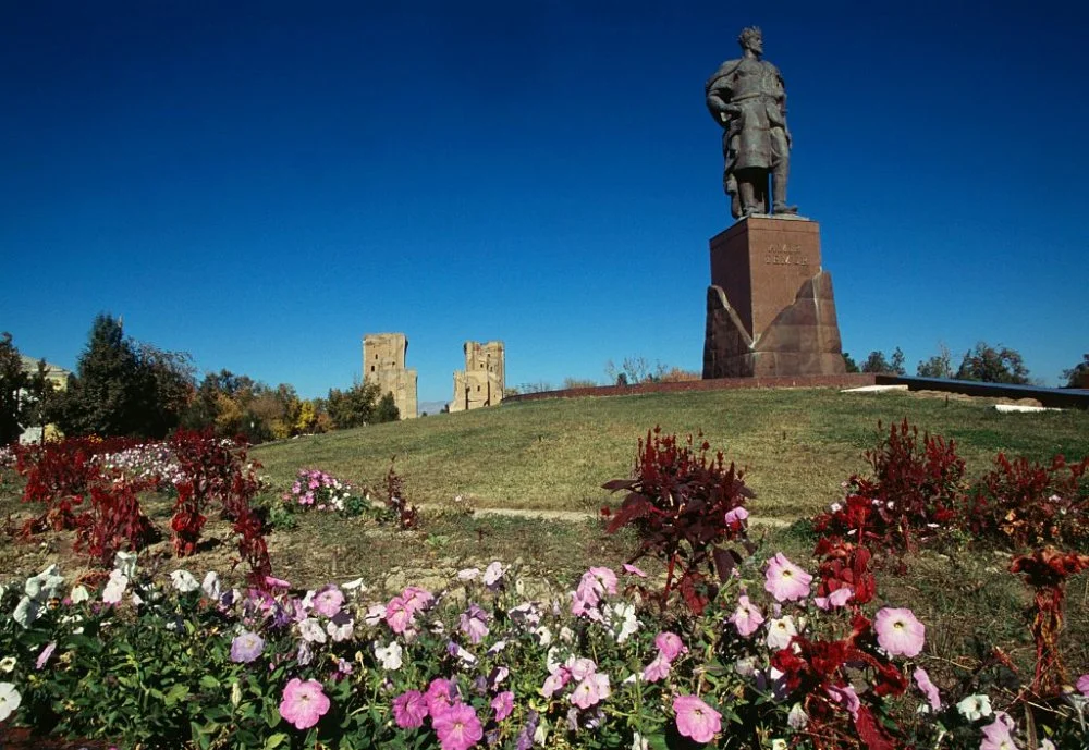 UZBEKISTAN - JANUARY 11: The monument dedicated to the Uzbek warlord Tamerlane in the central square of Shakhrisabz, Uzbekistan/Photo by DeAgostini/Getty Images