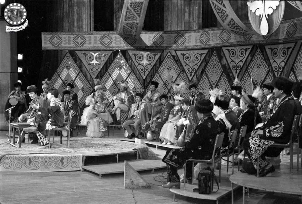Участники республиканского айтыса, посвящённого празднованию Наурыза. Алматы, 1988 год / ЦГА КФДЗ РК