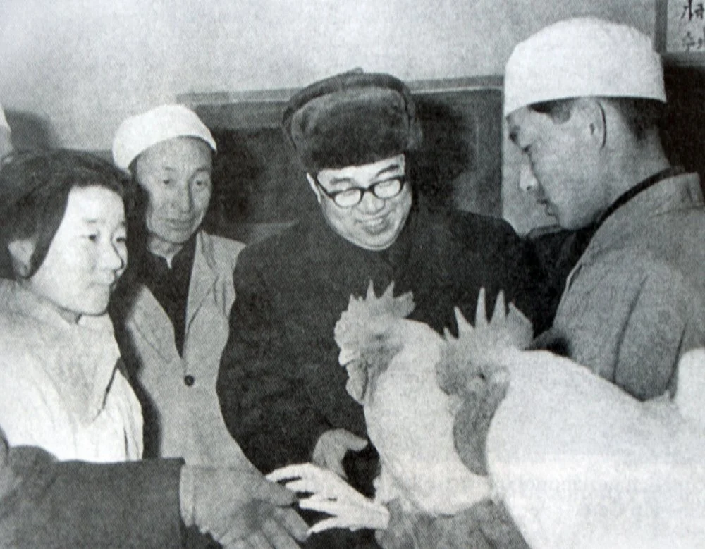 Ким Ир Сен на птицефабрике. 1967 год/Getty Images