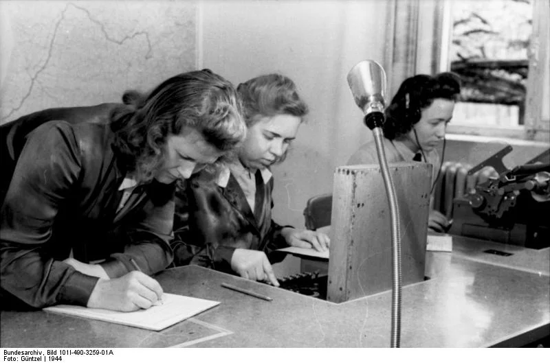 Working on Enigma. 1944/Wikimedia Commons 