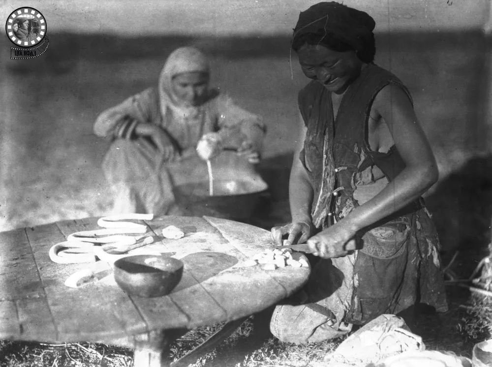 Д.Багаев. Бауырсақ пісіру. 1917 жыл / ОМА КФҚД