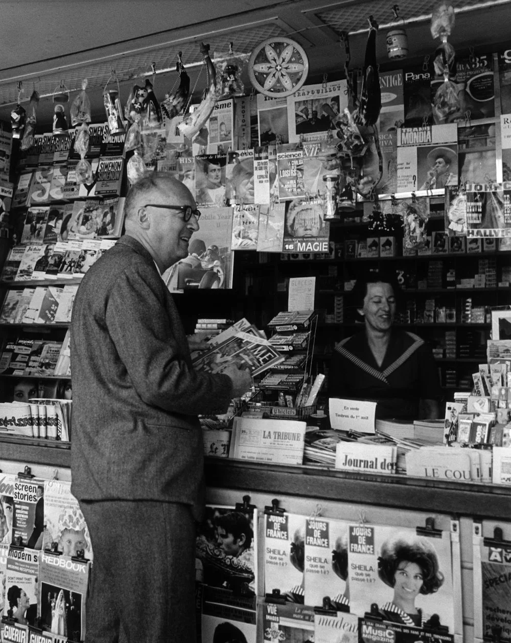 Vladimir Nabokov buys American magazines Time and Newsweek at a newsstand in Montreux, Switzerland, 1965/ Horst Tappe/Getty Images