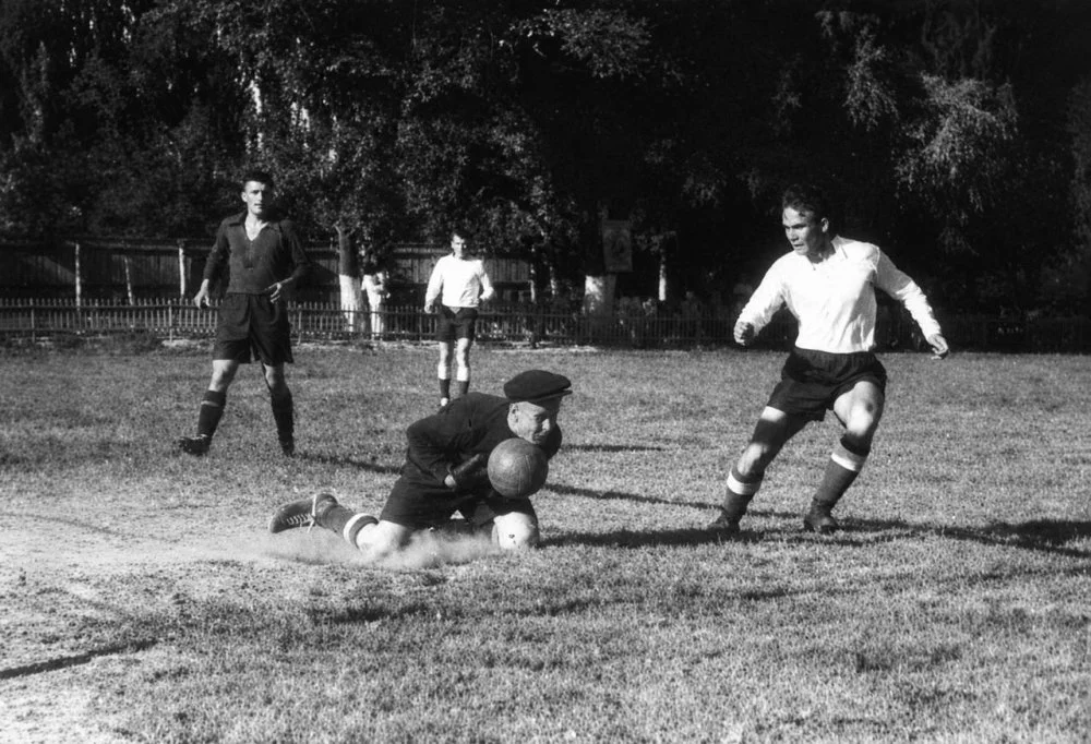 A Kazakhstan football championship match between the teams of the Karaganda and Kostanay regions. Shymkent, 3 June 1956 / Central State Archive of Film, Photo Documents and Sound Recordings of the Republic of Kazakhstan