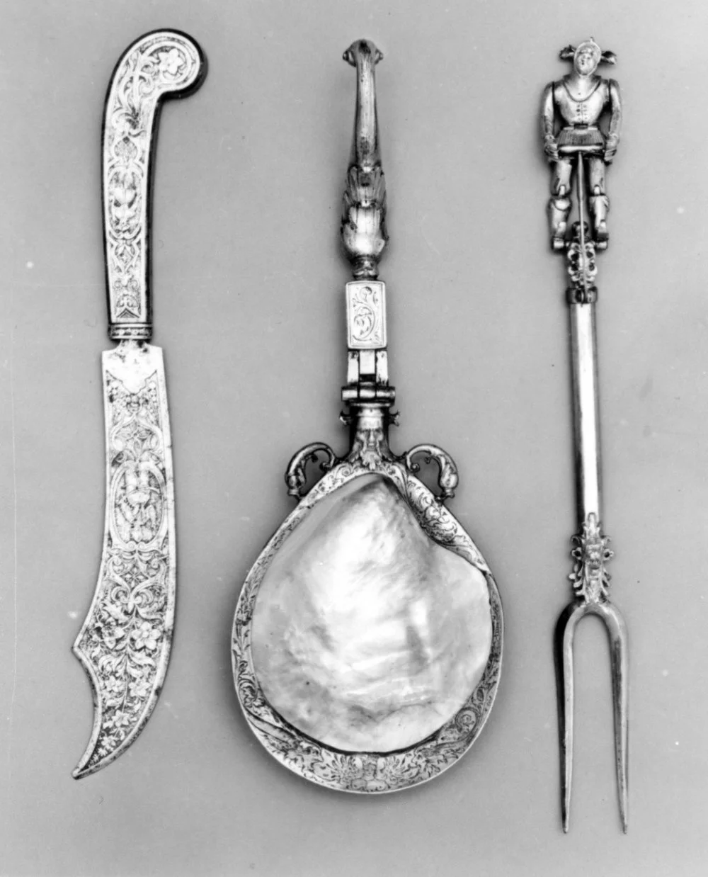 Knife, spoon and two-pronged fork from 16th century/MET