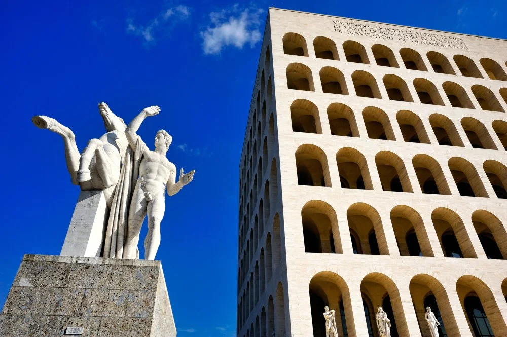 Дворец итальянской цивилизации. Евро, Рим/Alamy