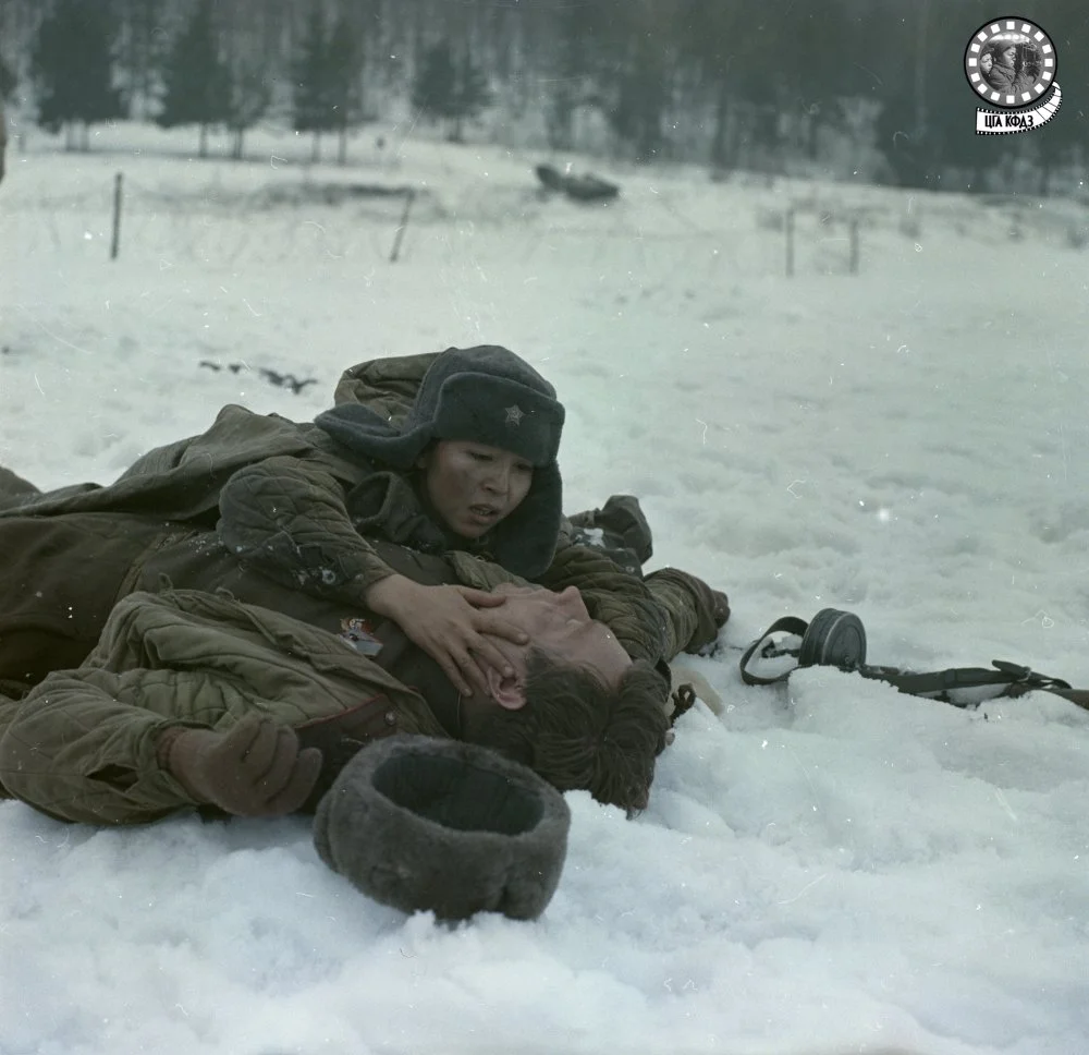 «Мерген» фильмінің түсірілімінен. П. А. Сиротин фотограф - суретшінің жеке архивынан. 1985/Кинофотоқұжаттар мен дыбыстық жазбалардың орталық мемлекеттік архивы