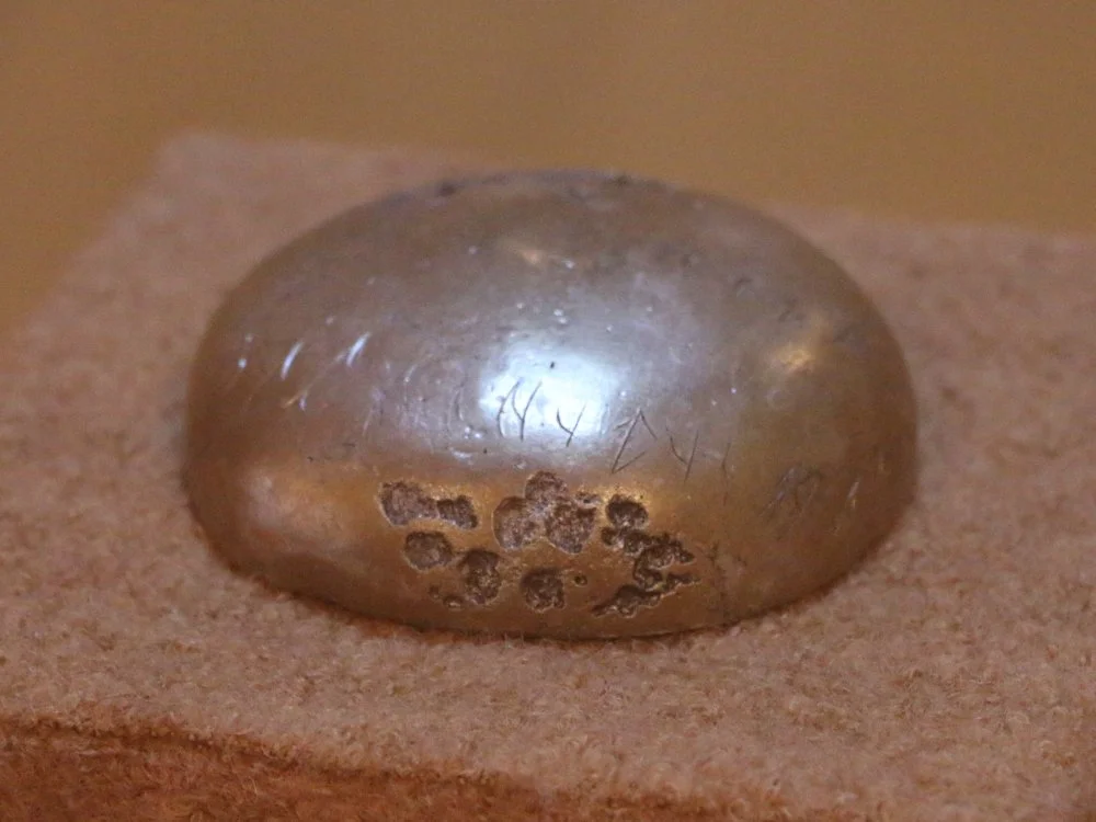 Чаша с надписью из кургана Иссык. 5 век до н.э. / Wikimedia commons