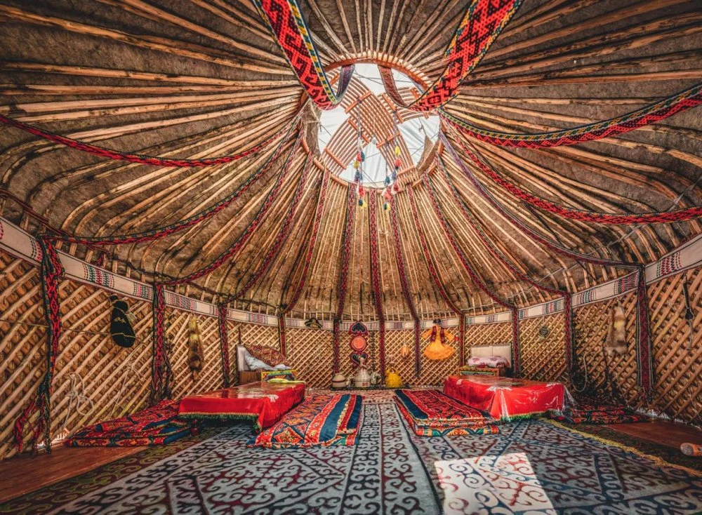 National yurt decoration. Ancient weaving of Kazakh ornaments / Alamy