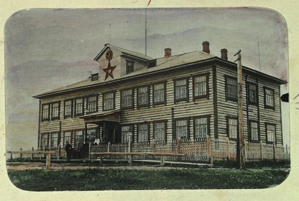 Здание участковой комендатуры спецпоселения в Нарыме. Томская область. 1930 год / Library of Congress