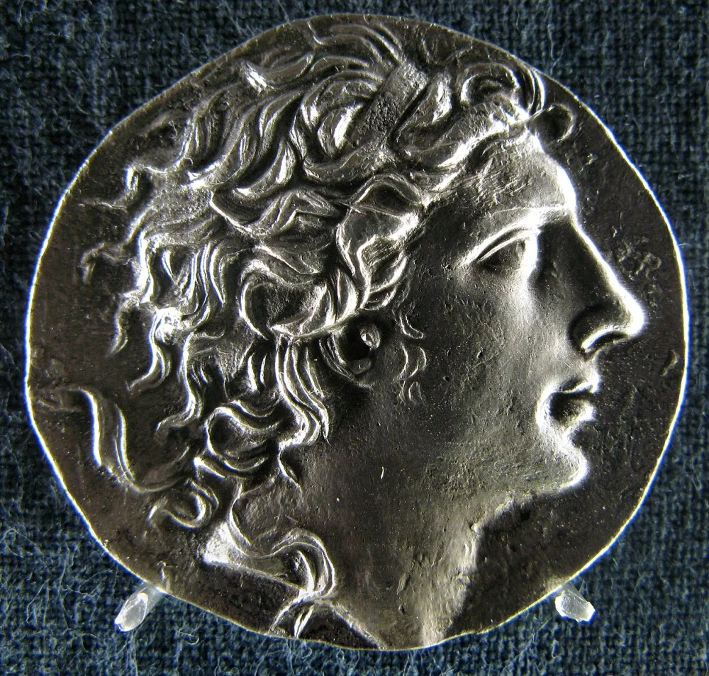 Метридат бейнеленген монета/Wikimedia Commons