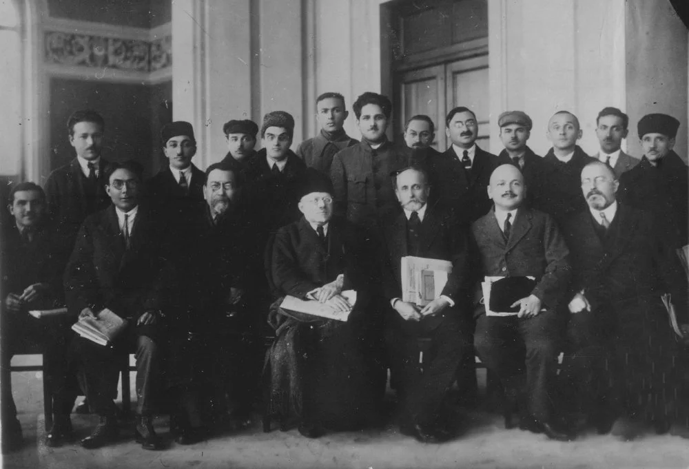 Бірінші түркологиялық құрылтайға қатысушылар. 1926 жыл / Әзербайжан Республикасының Мемлекеттік кино және фотоқұжаттар мұрағаты