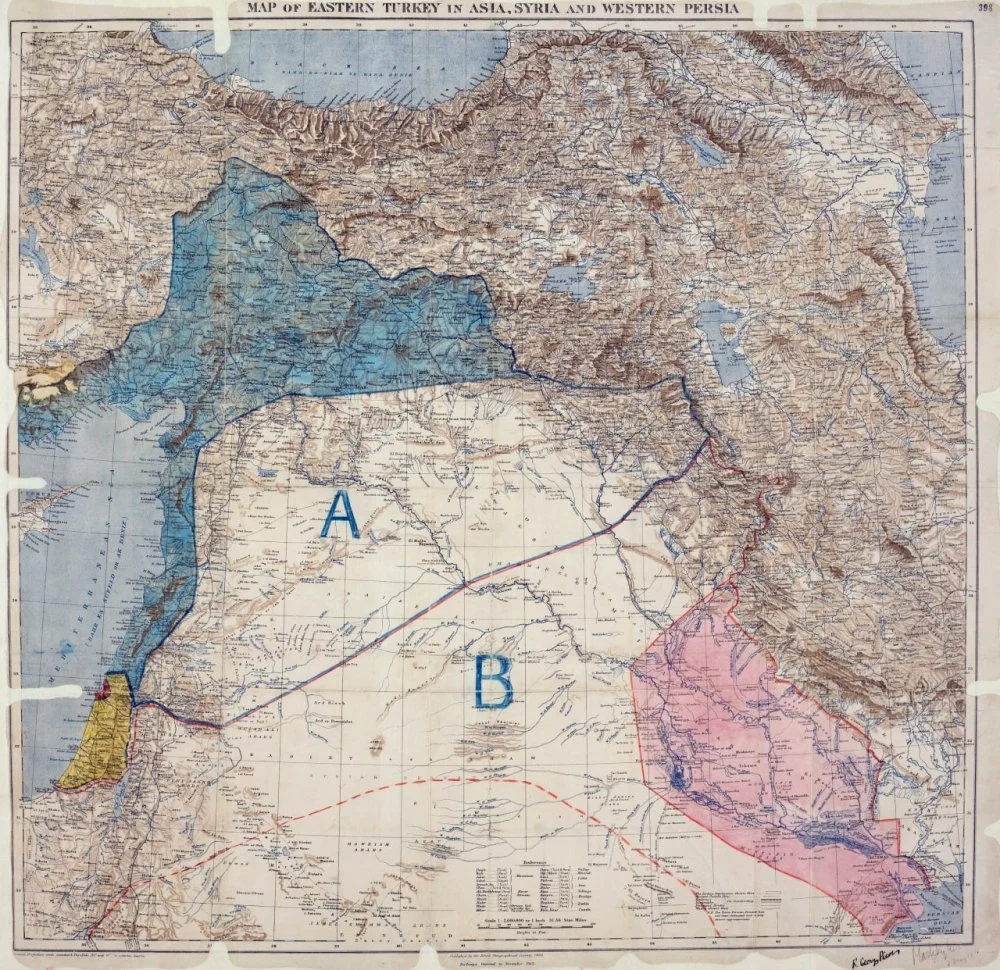 Карта, отображающая Восточную Турцию в Азии, Сирию и Западную Персию, а также зоны контроля и влияния, согласованные между британцами и французами. Королевское географическое общество, 1910–1915 годы. Подписана Марком Сайксом и Франсуа Жоржем-Пико 8 мая 1916 года/Wikimedia Commons