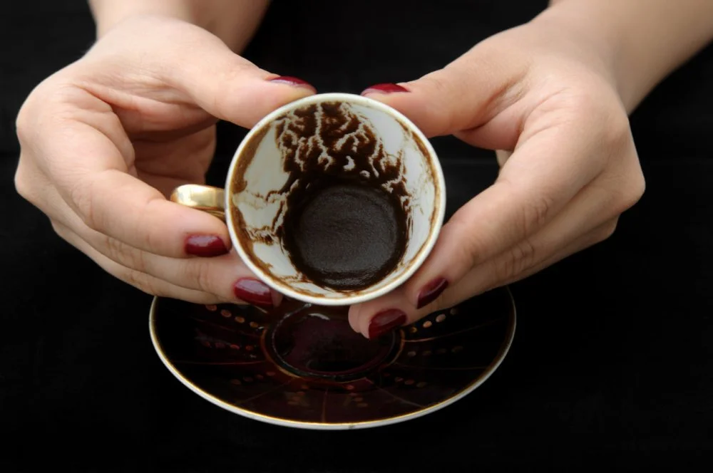 Чашка с разводами кофейной гущи/Getty Images