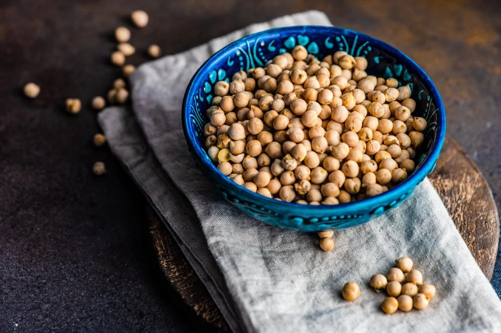 Bowl of raw chickpeas/Getty images