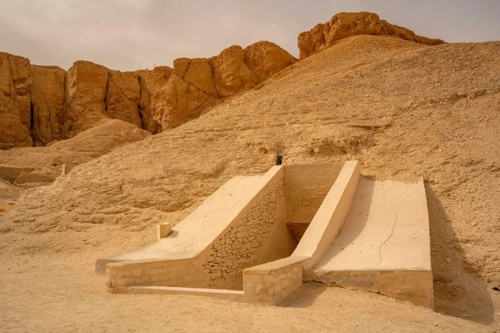 View of entrance to Burial Chamber, KV7, the Tomb of Ramses II, Valley of the Kings/Alamy