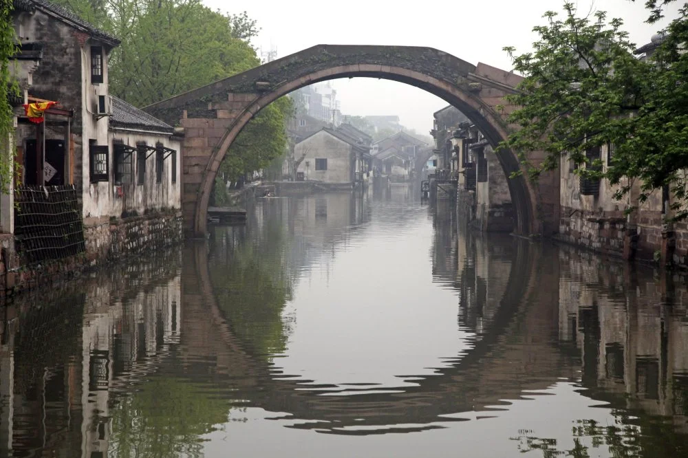 Хучжоудағы Ұлы канал тас көпірі/Alamy
