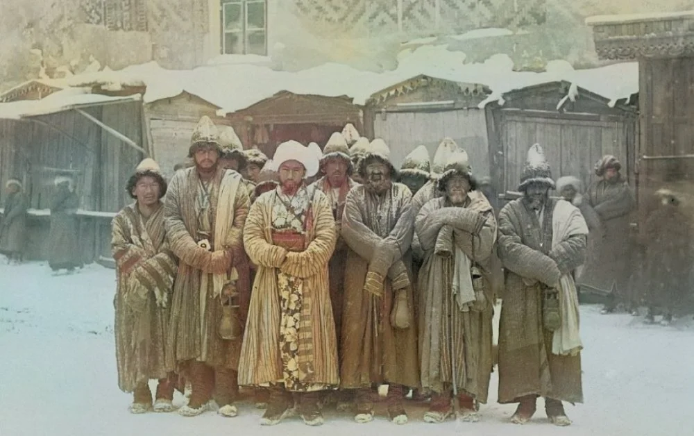  Прокудин-Горский. Қаландар-ханедегі монахтар. 1907 жыл/ АҚШ Конгрессінің кітапханасы