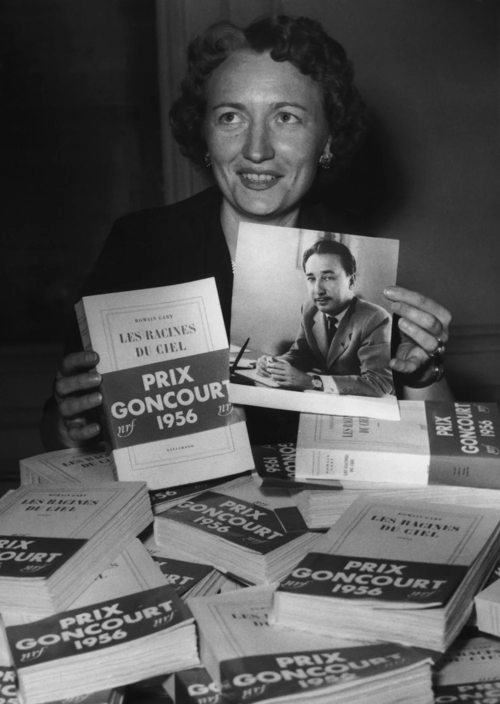 Copies of the book 'Les Racines du Ciel' ('The Roots of Heaven'), winner of the year's coveted Prix Goncourt, by French novelist, screenwriter, film director and diplomat Romain Gary, 3rd December 1956/Getty Images