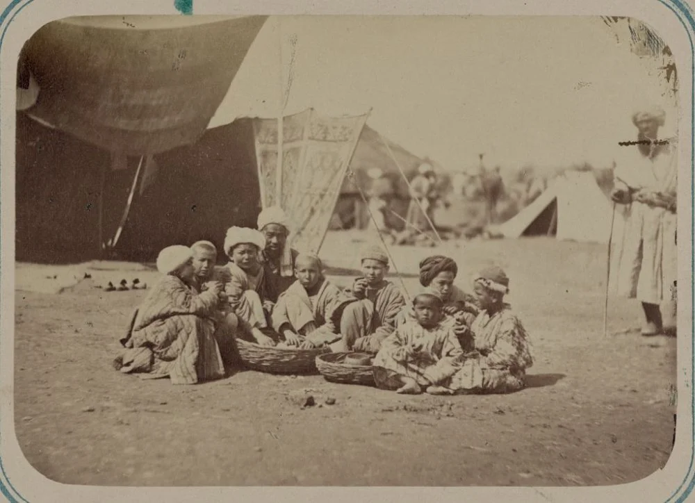 Народные гуляния в праздник Нового года «Саиль-сали-нау». Между 1865 и 1872 / Library of Congress