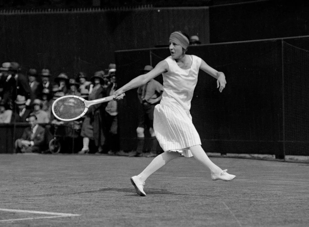 Suzanne returns a backhand at the 1925 Wimbledon Tennis Championships/Alamy
