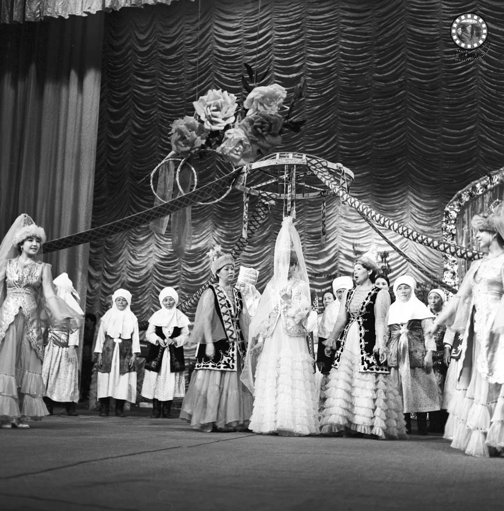 Олег Свидин. Казахский национальный обряд «Проводы невесты». Гурьев, 1991 / ЦГА КФДЗ