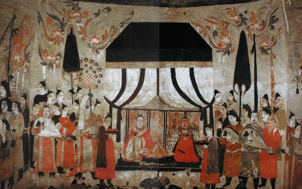 Сюй Сяньсю мазарының қабырғасындағы суреттер, мұнда люцинь мен пипа аспаптарын тартып тұрған музыкашы ерлер мен конхоу тартып отырған әйел бейнеленген. Тайюань, Шаньси провинциясы. Б.з. 571 жылы, Солтүстік Ци дәуірі / Wikimedia Commons