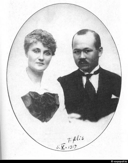 Мұстафа Шоқай әйелі Мәриямен, Тифлис. 1919 жыл / Wikimedia Commons