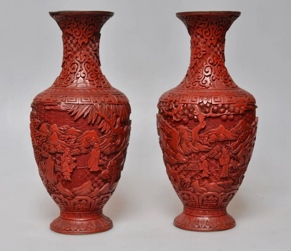 Резные лакированные вазы. Китай. Империя Цин/Creative Commons 