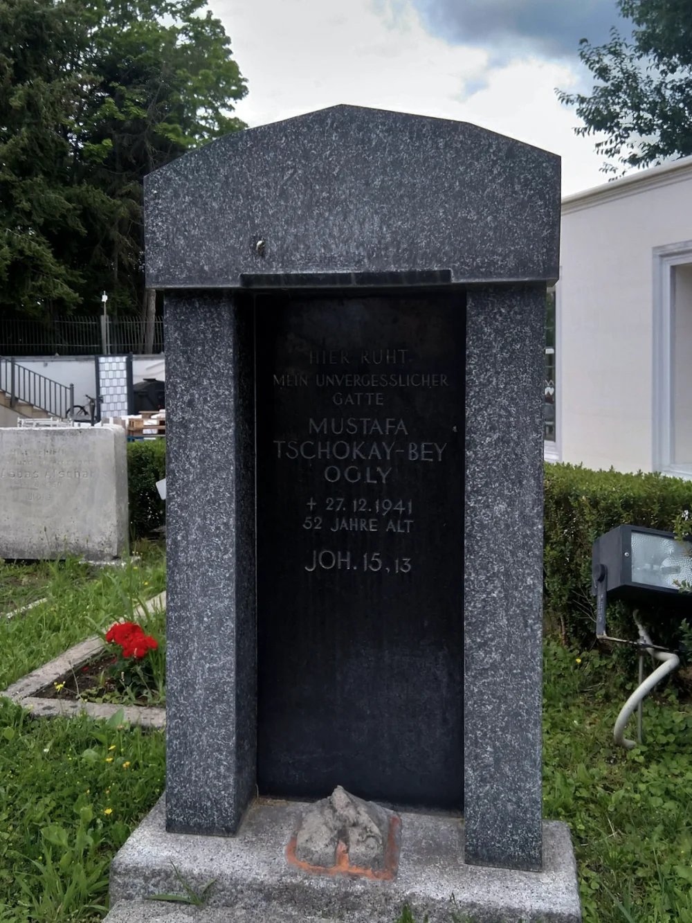Могила Мустафы Шокая на мусульманском кладбище Шехитлик в Берлине / Wikimedia Commons